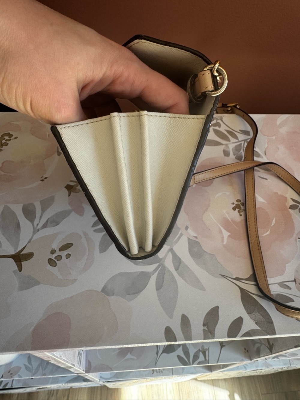 Michael Kors Beige Logo Chain Crossbody Purse/Wallet - Picture 4 of 10